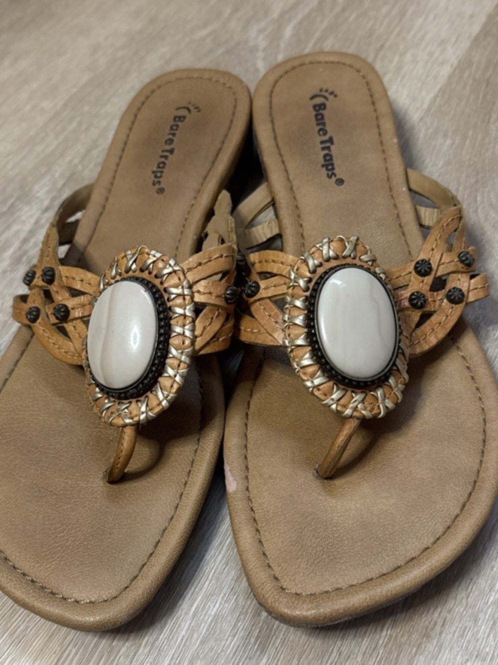 Baretraps Kandra Women's Braided Leather Thong Sandals Tan Stone Accent Size 9.5